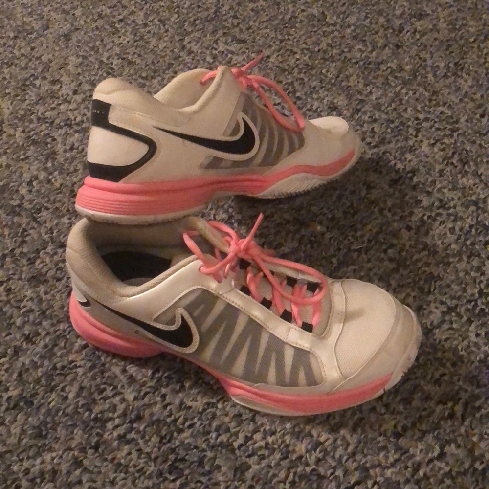 White & pink nike tennis shoes